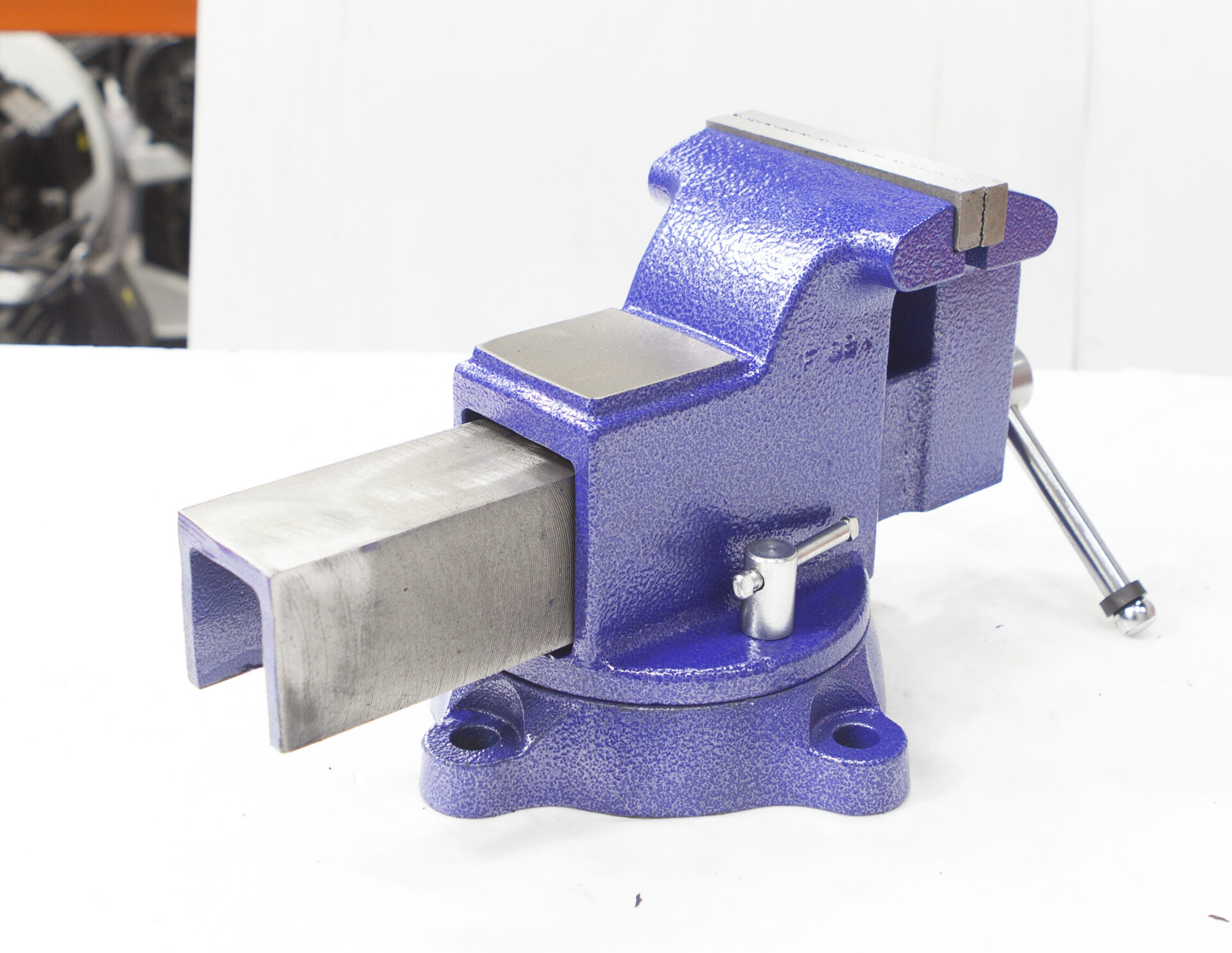 Тиски слесарные STALEX Гризли 100Х100 мм Тиски слесарные STALEX Гризли 100Х100 мм