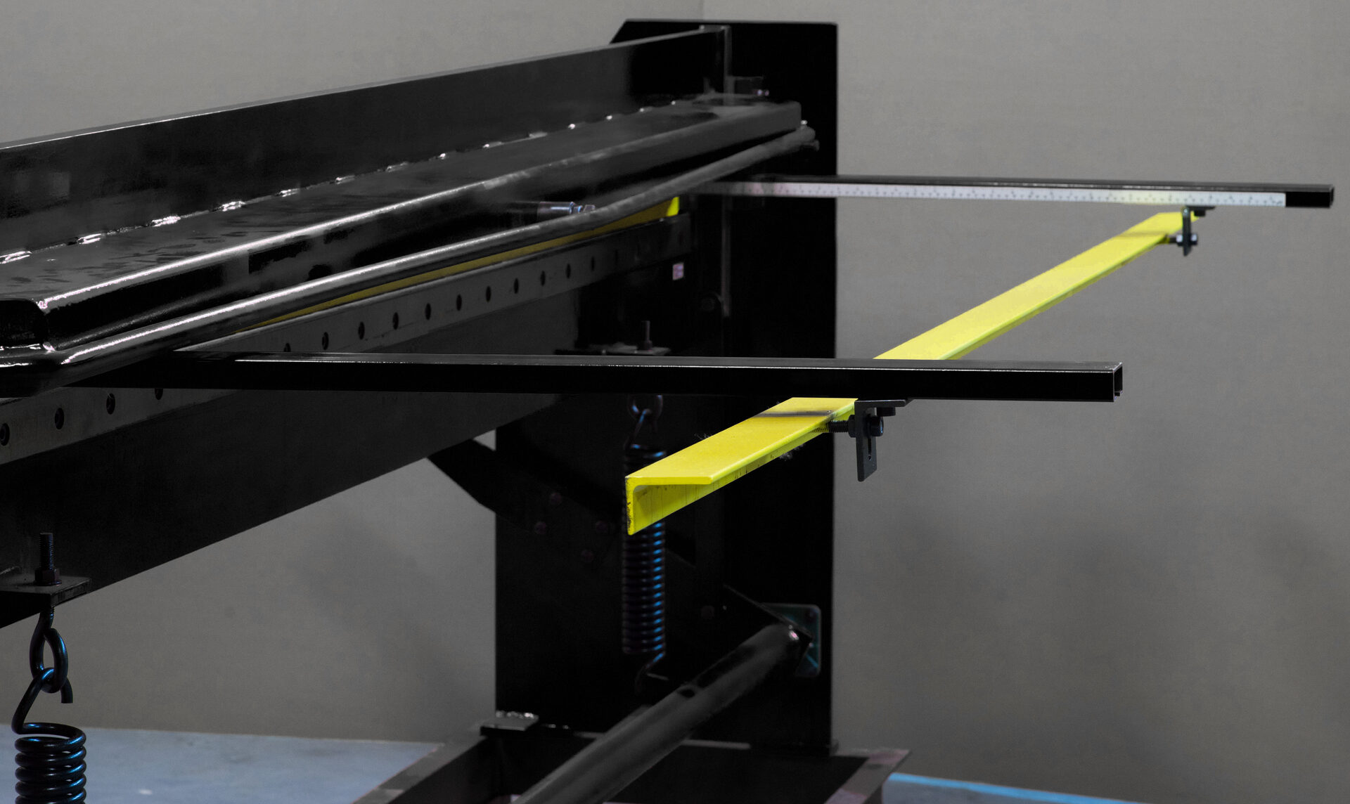 Гильотина ножная Stalex Q01-1.2x2500B Гильотина ножная Stalex Q01-1.2x2500B