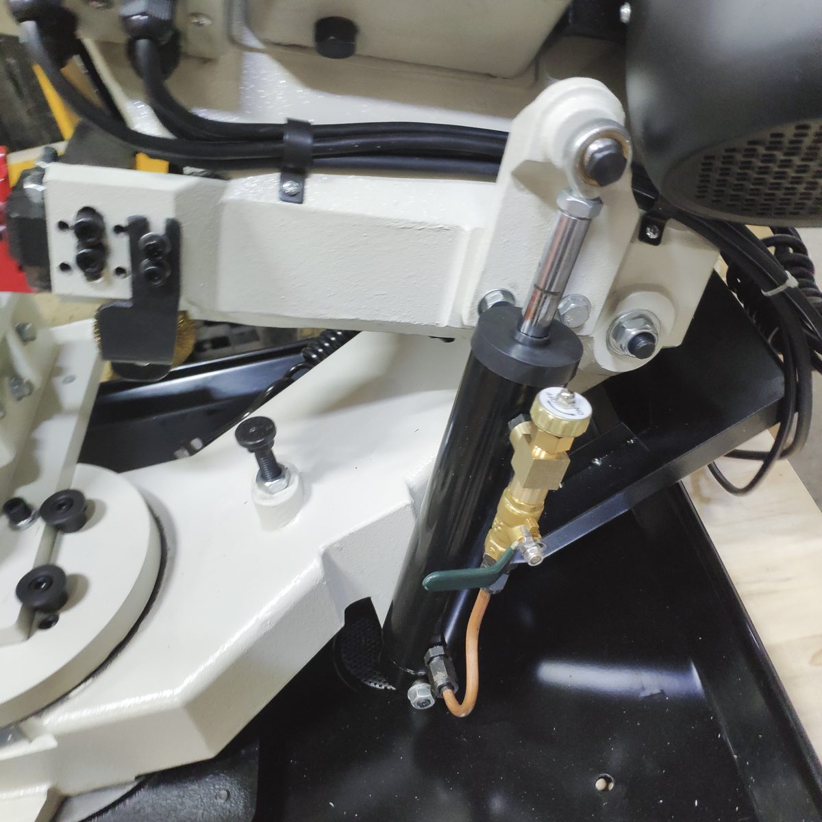 Станок ленточнопильный ручной Stalex SBS-205 Станок ленточнопильный ручной Stalex SBS-205