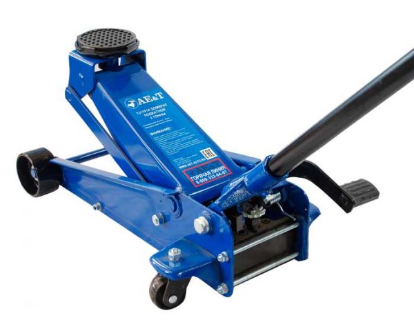 Домкрат подкатной T31101A AE&T 3т с педалью Домкрат подкатной T31101A AE&T 3т с педалью