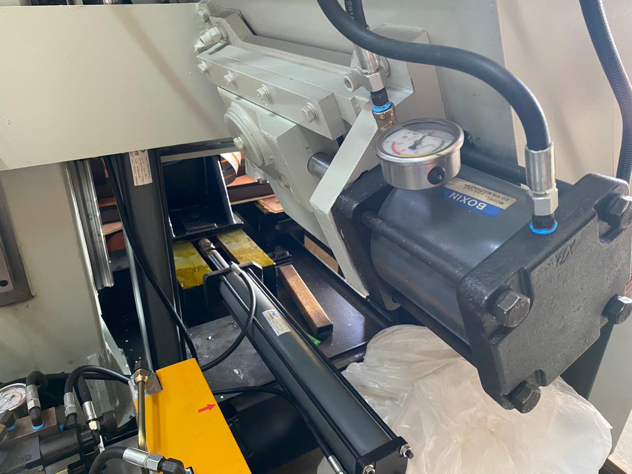 Станок ленточнопильный полуавтоматический двухколонный Stalex SBS-650 Станок ленточнопильный полуавтоматический двухколонный Stalex SBS-650