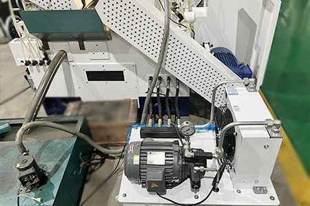 Высокоточный бесцентрово-шлифовальный станок Sterbrust FX-18S