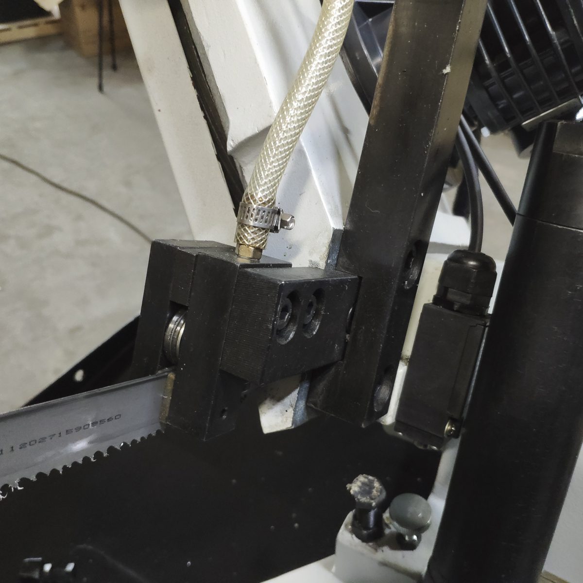 Гидравлический ленточнопильный станок Stalex SBS-250B Гидравлический ленточнопильный станок Stalex SBS-250B