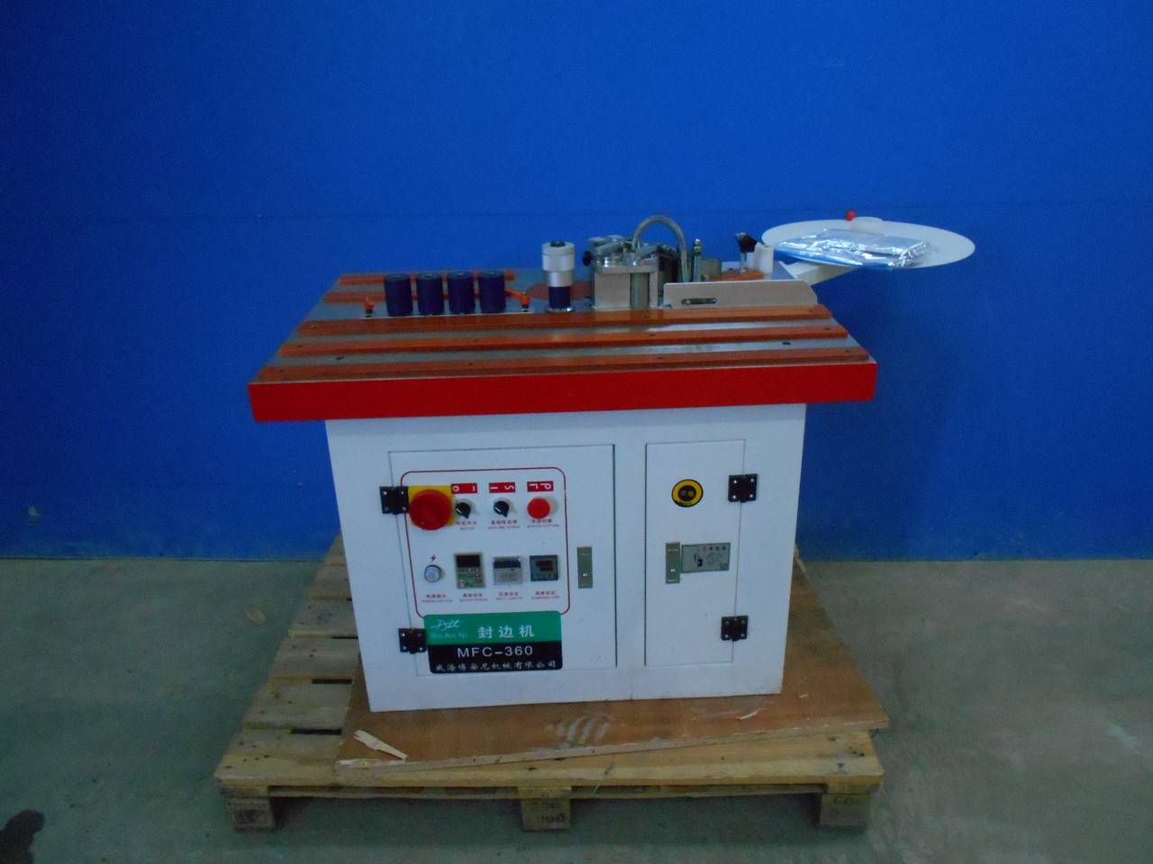 Кромкооблицовочный станок LTT MFC-360 криволинейный Кромкооблицовочный станок LTT MFC-360 криволинейный