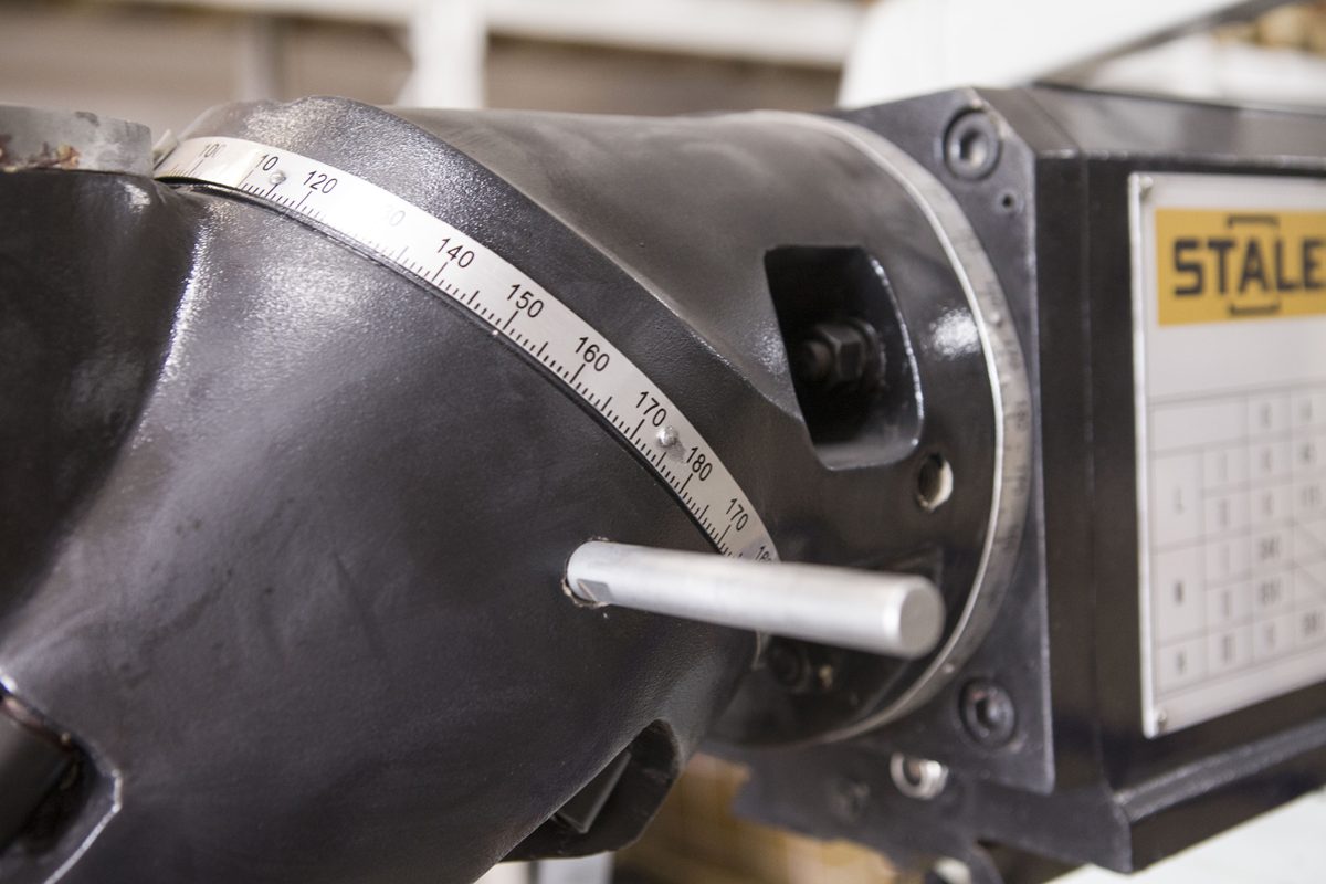 Широкоуниверсальный фрезерный станок Stalex MUF150 Servo