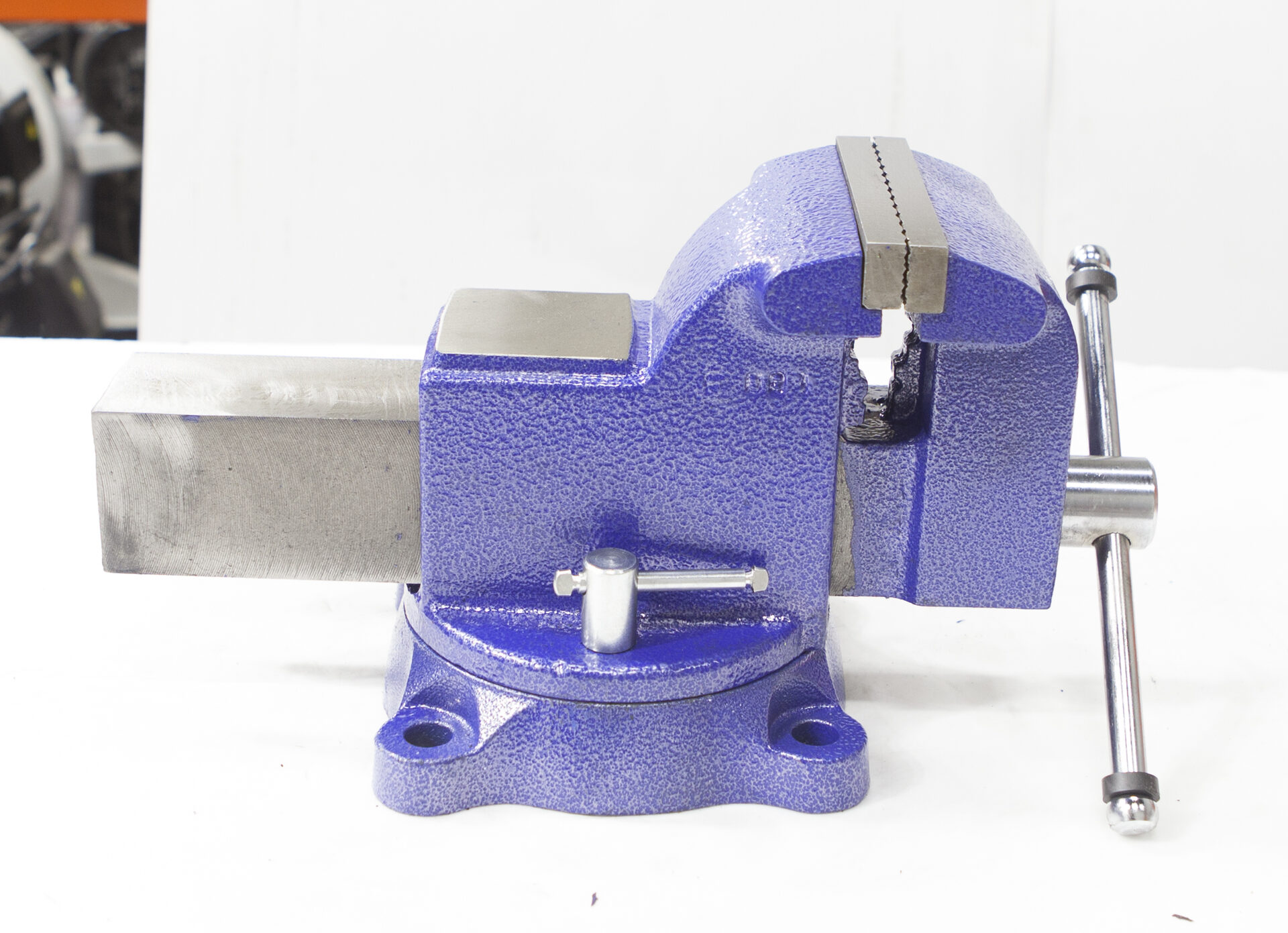 Тиски слесарные STALEX Гризли 100Х100 мм Тиски слесарные STALEX Гризли 100Х100 мм