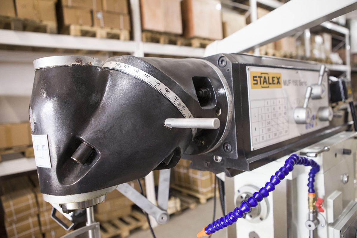 Широкоуниверсальный фрезерный станок Stalex MUF150 Servo