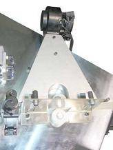 Промышленный фен Осуществляет предварительный разогрев кромочного материала для придания ему эластичности, чем обеспечивается наиболее эффективное приклеивание кромки.