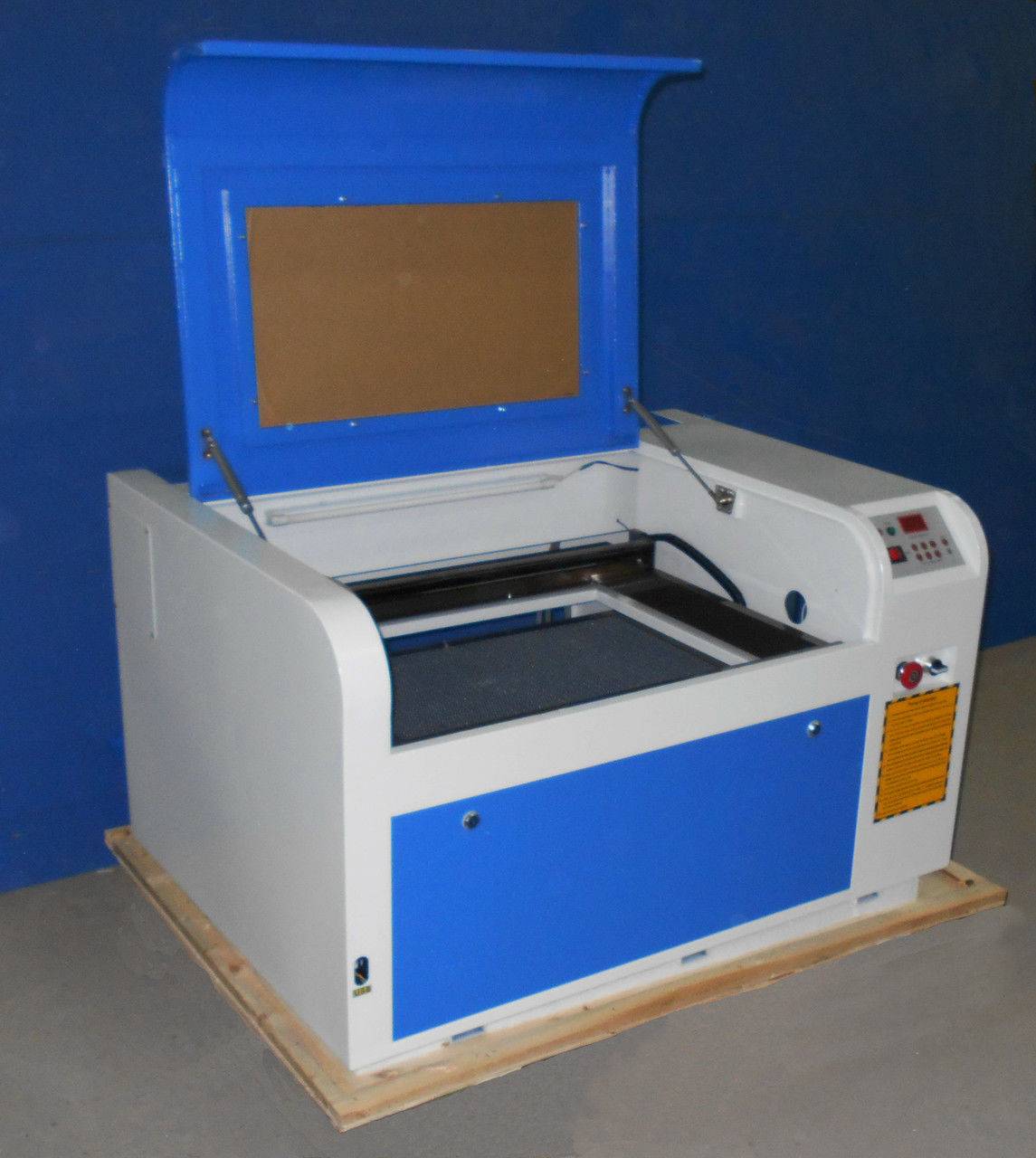 Лазерно-гравировальный станок с ЧПУ LTT-4040L