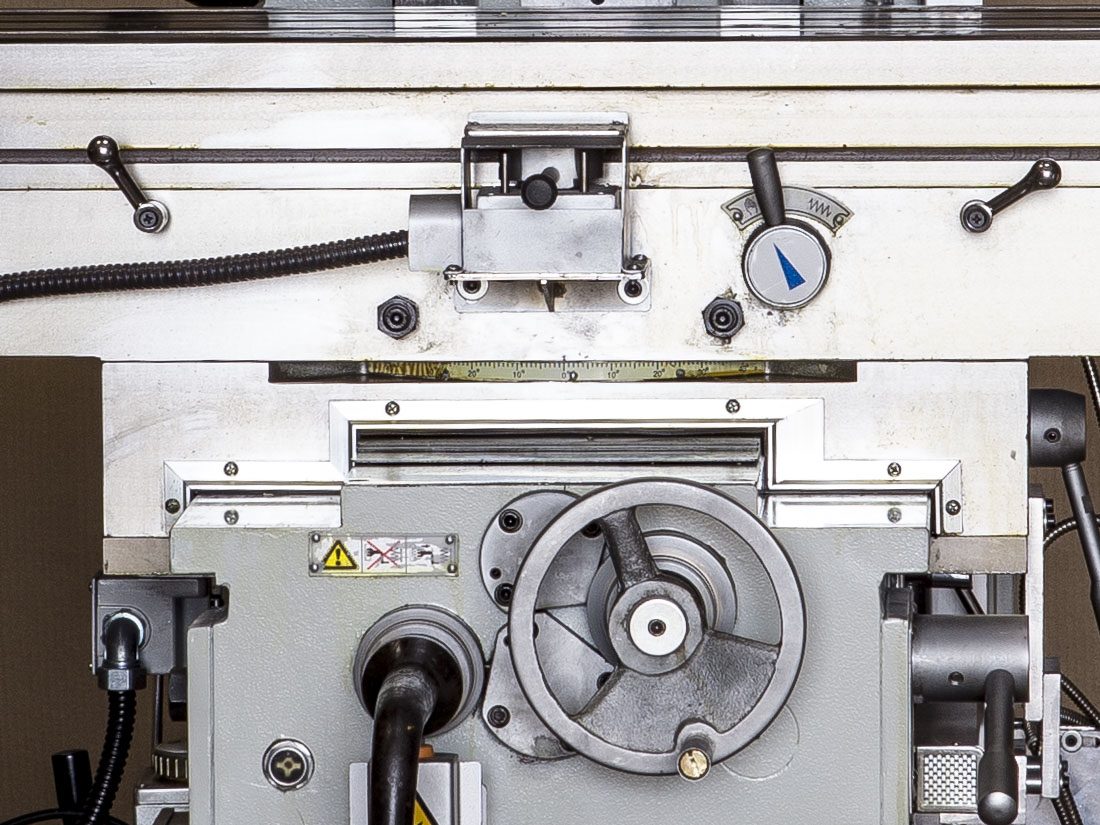 Широкоуниверсальный фрезерный станок Stalex MUF150 Servo