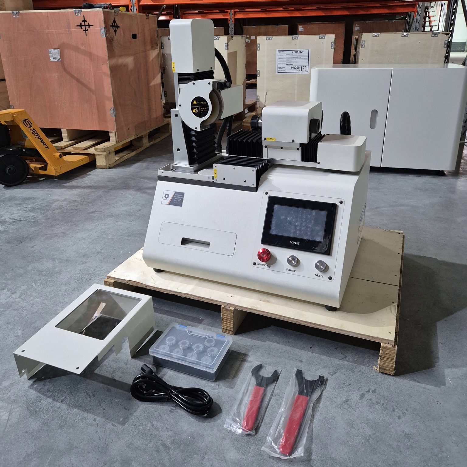 Станок с ЧПУ для заточки фрез и сверл Partner MD-20 Станок с ЧПУ для заточки фрез и сверл Partner MD-20