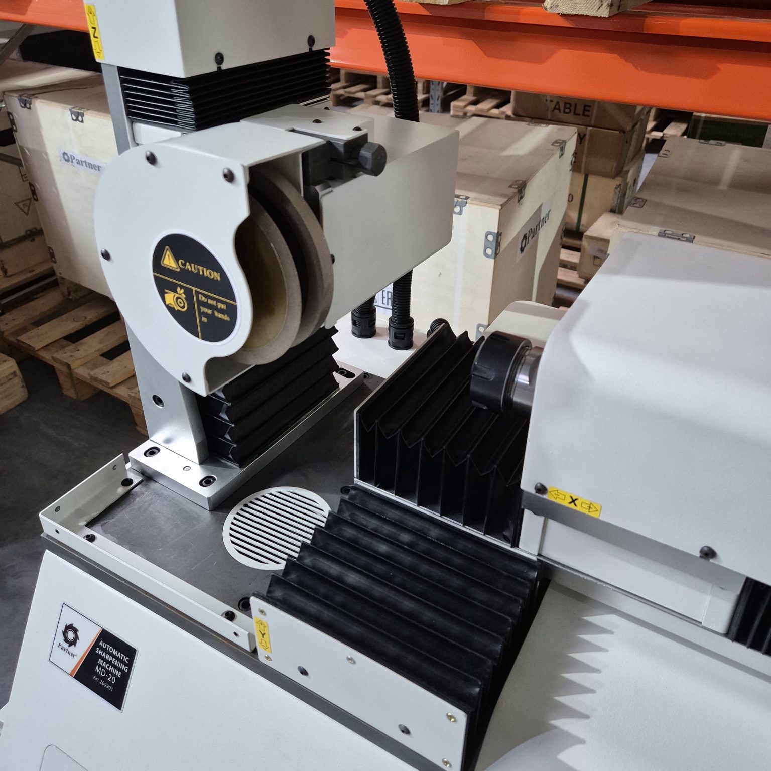 Станок с ЧПУ для заточки фрез и сверл Partner MD-20 Станок с ЧПУ для заточки фрез и сверл Partner MD-20
