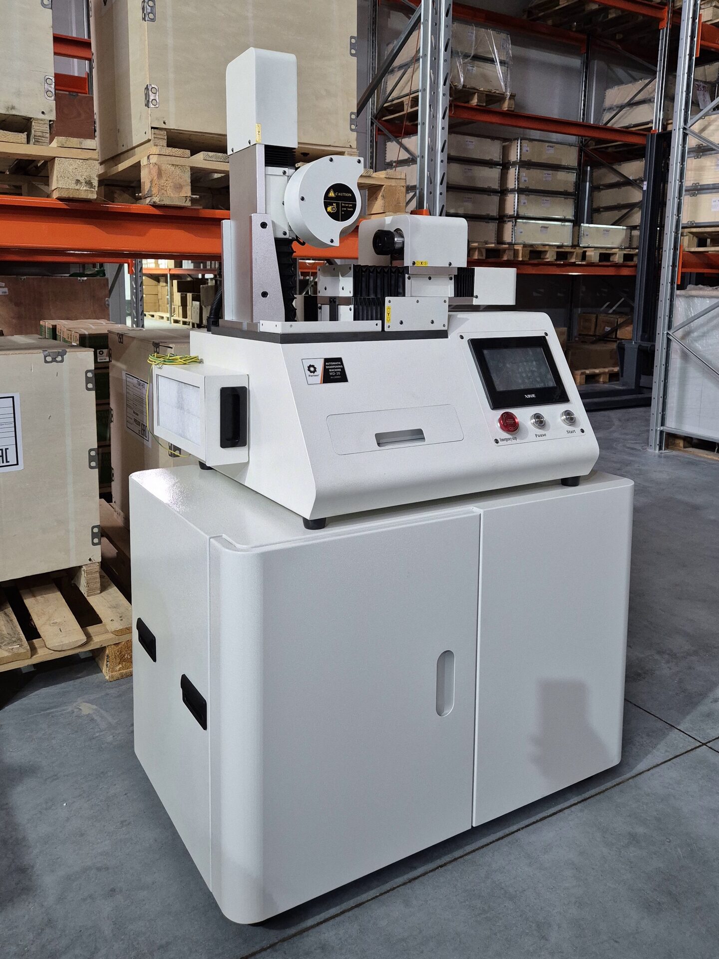 Станок с ЧПУ для заточки фрез и сверл Partner MD-20 Станок с ЧПУ для заточки фрез и сверл Partner MD-20