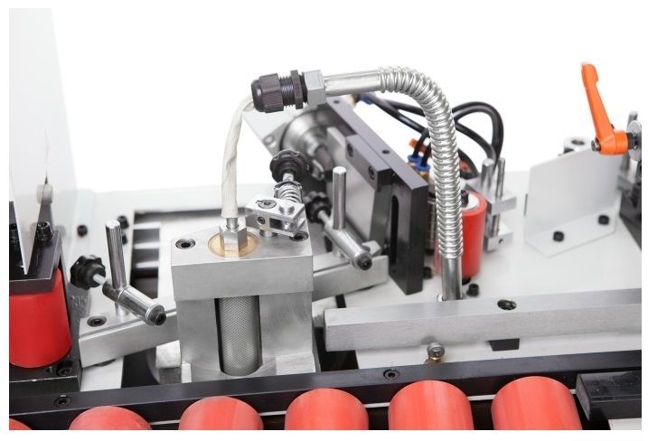 Кромкооблицовочный станок CORMAK EBM-300 Кромкооблицовочный станок CORMAK EBM-300