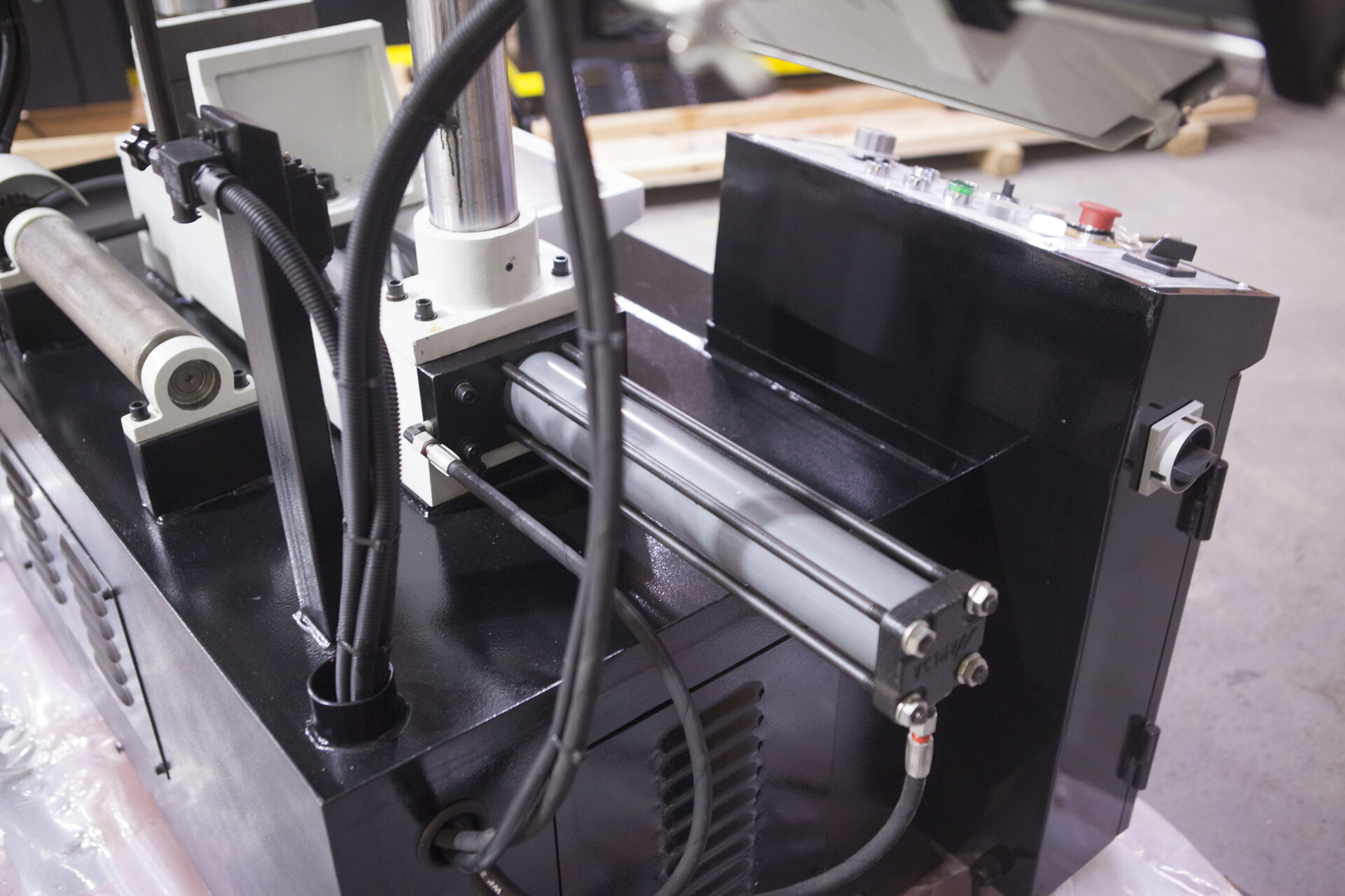 Станок ленточнопильный полуавтоматический Stalex TGK-4235