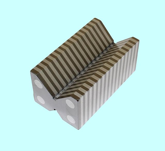 Призма установочная 58х100х46мм к магнитным плитам плоскошлиф. станков F37 (YT-3803) Призма установочная 58х100х46мм к магнитным плитам плоскошлиф. станков F37 (YT-3803)