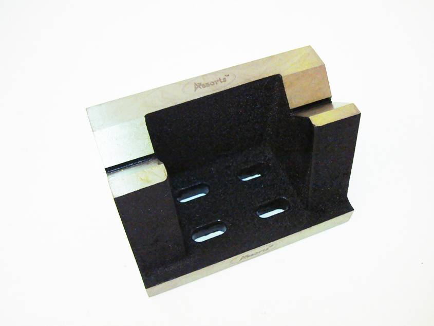 Уголок установочный Proma с призмами 75х75х125мм 0020 Уголок установочный Proma с призмами 75х75х125мм 0020